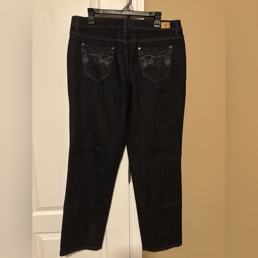 Bandolino Women’s Dark Black Jeans - Picture 4 of 7